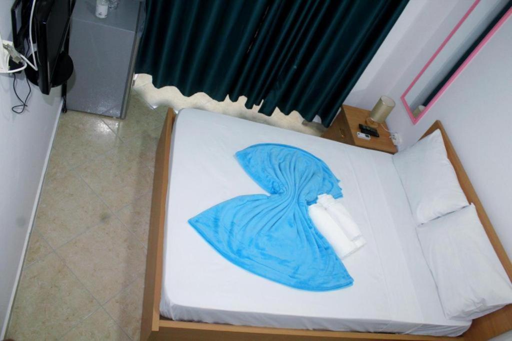 Plateau Bedroom & - Center 1