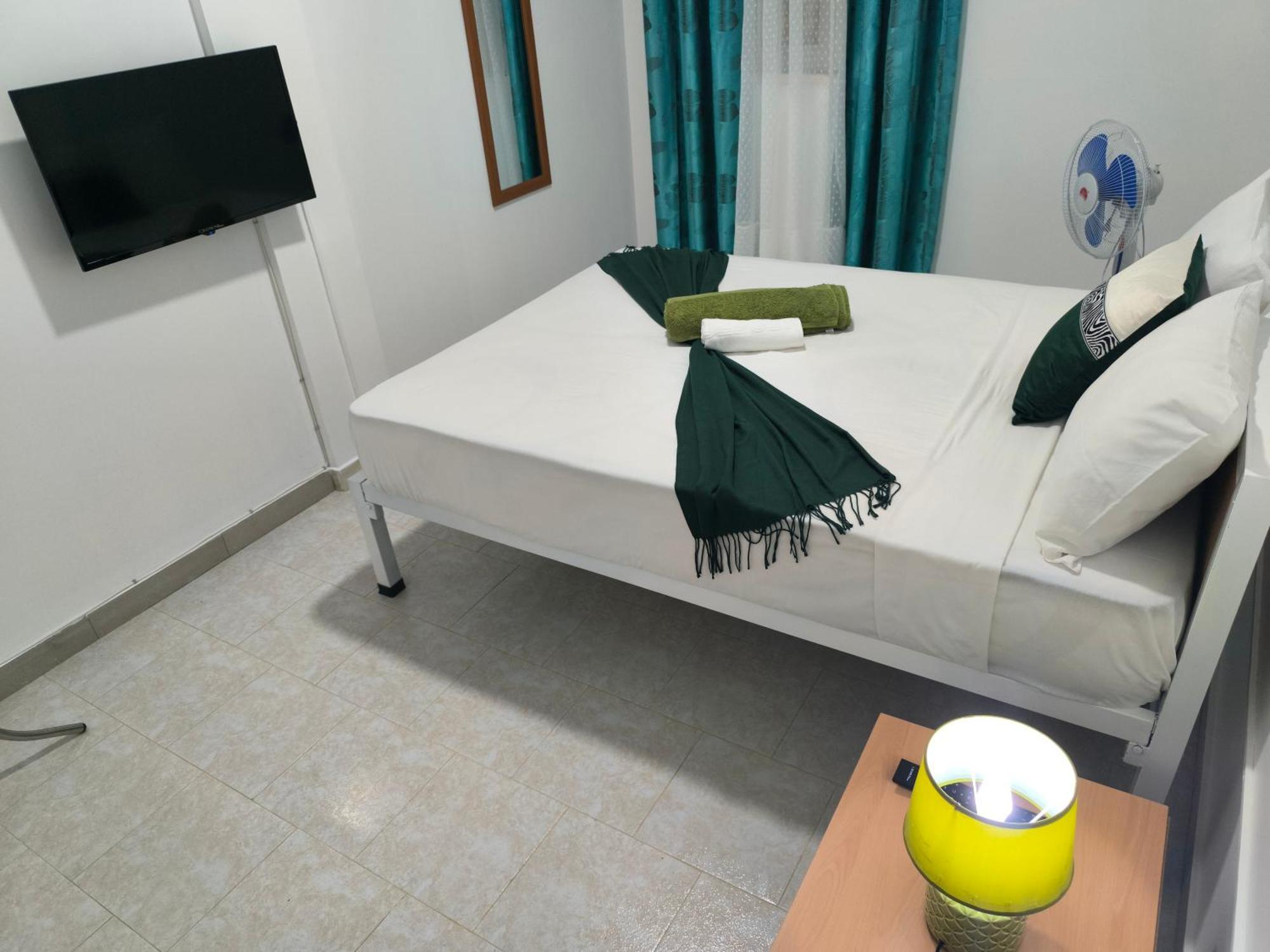 Plateau Bedroom & - Center 1